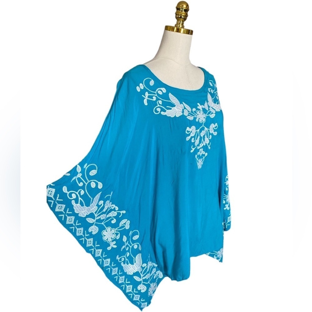 MONORENO  Poncho-Style White Embroidered Turquoise Women's Boho Tunic Size M